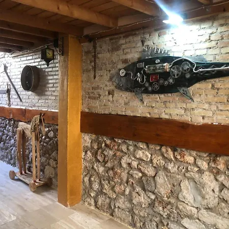 Private 100m2 Detached With Castle Garden Βίλα *