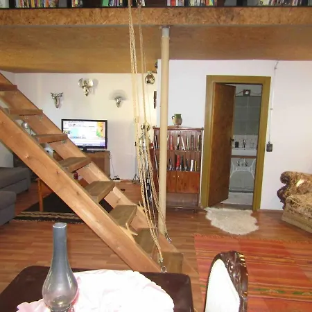 Private 100m2 Detached With Castle Garden Βίλα *